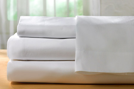 La curiosa razón por la que las sábanas y toallas de los hoteles son  siempre blancas